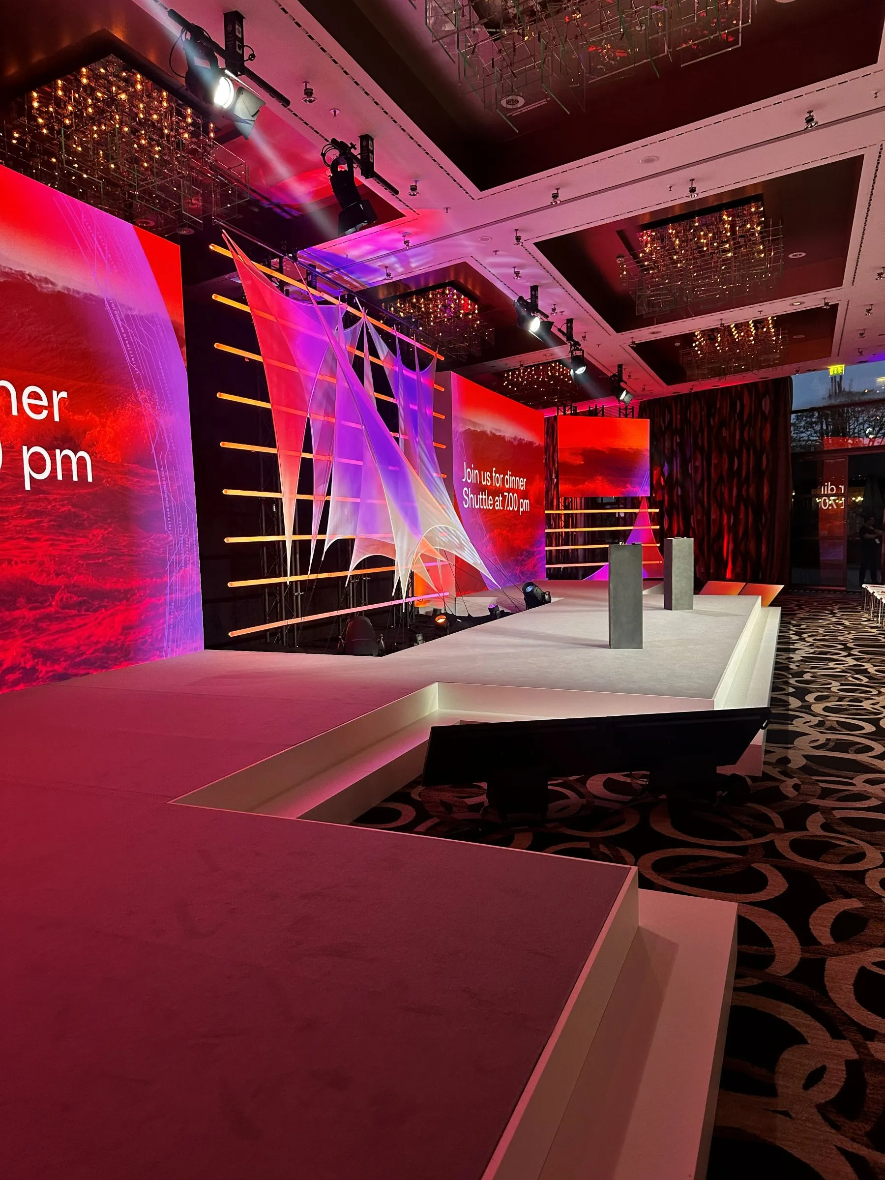Aumovio Executive Meeting — Stage construction