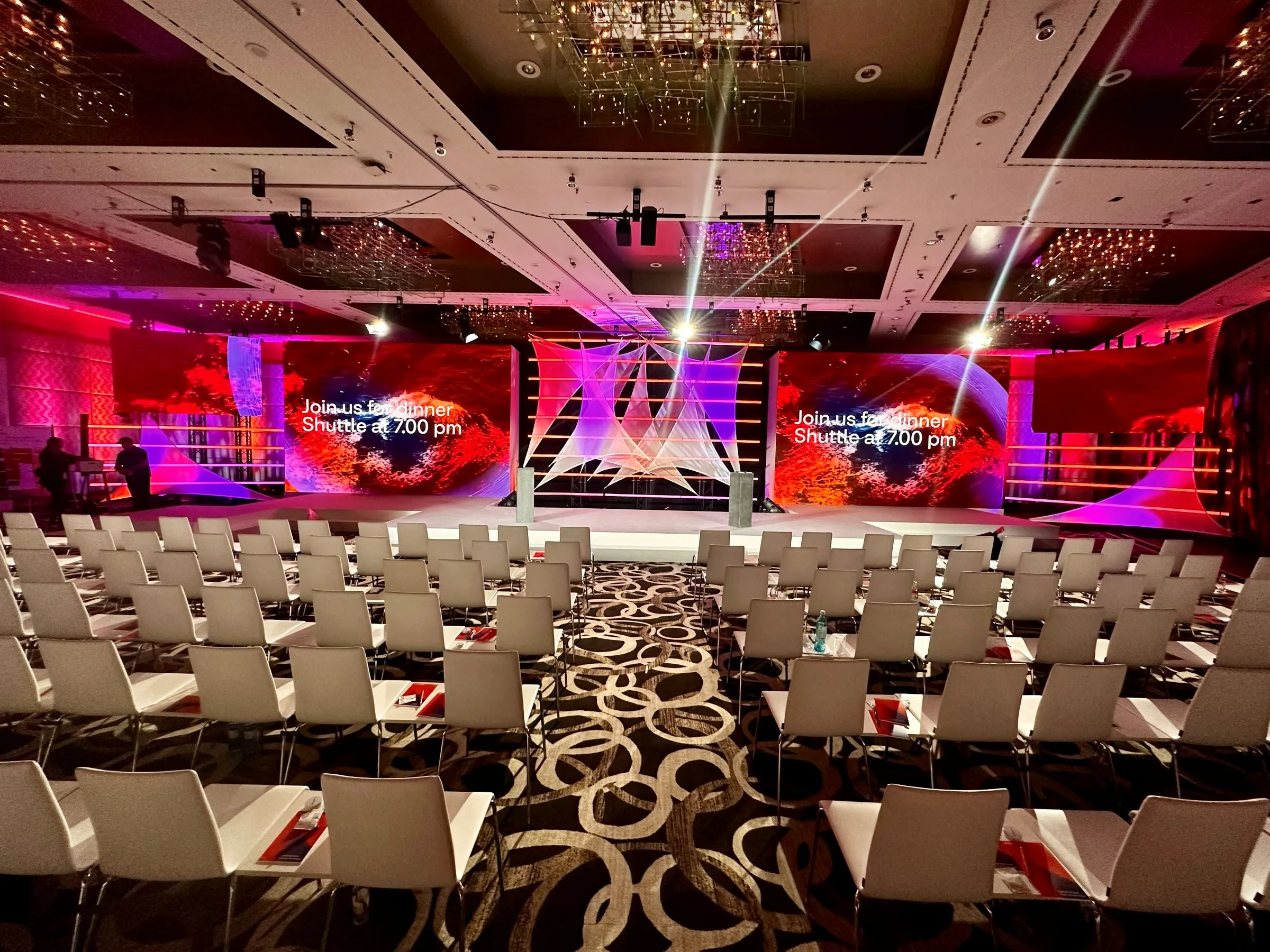 Aumovio Executive Meeting — Stage construction